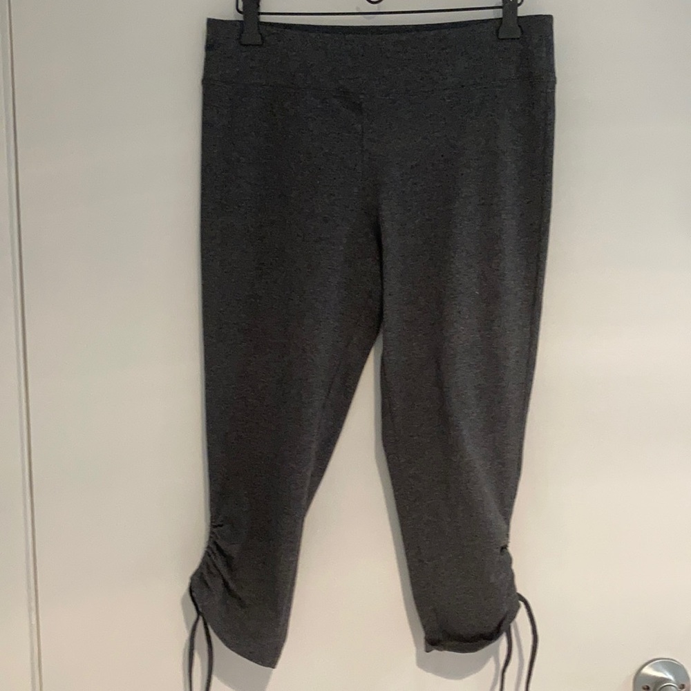 MARC NEW YORK marc new york cropped capri leggings Size M Gray